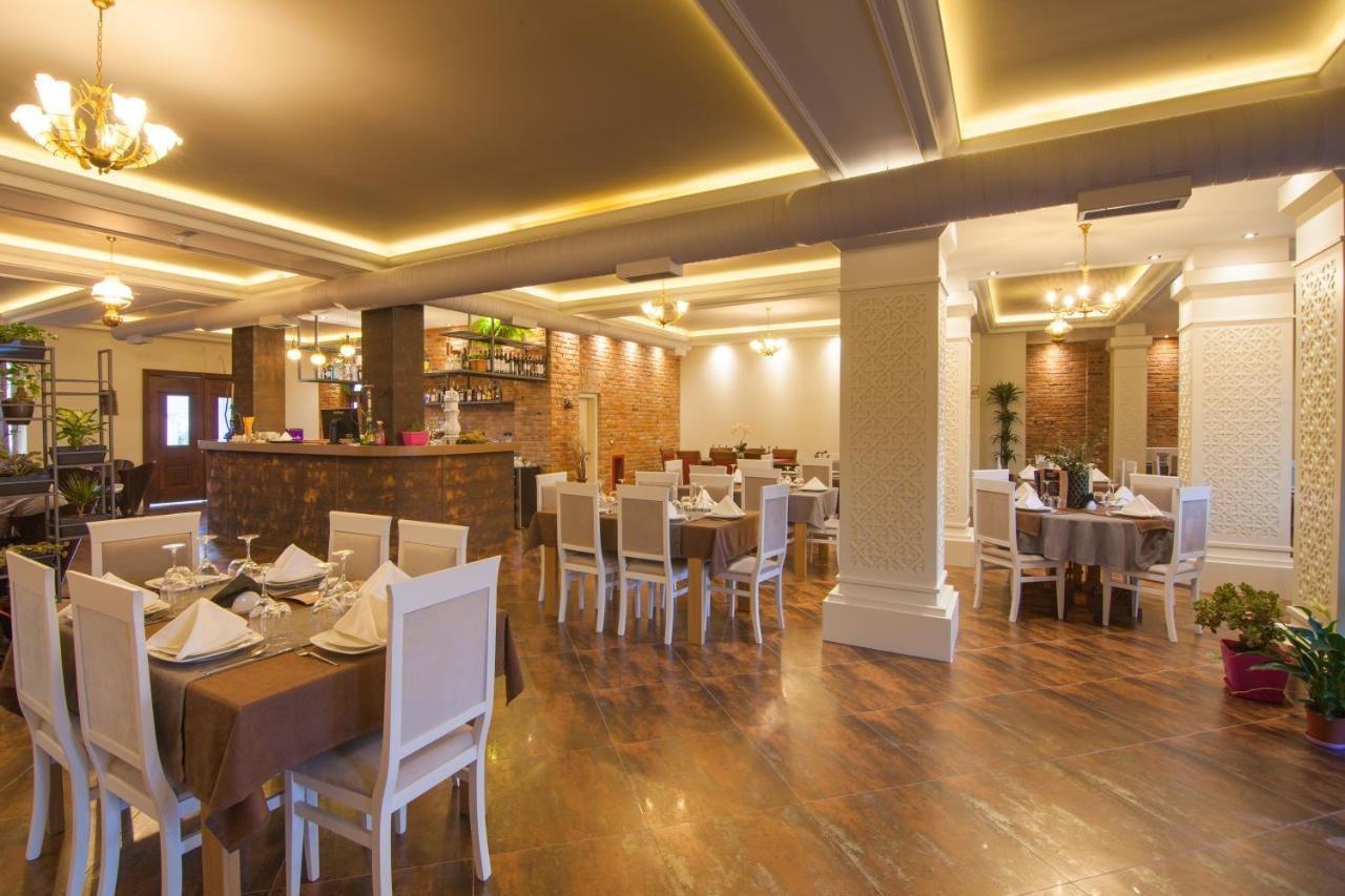 Casta Diva Hotel Korce Extérieur photo