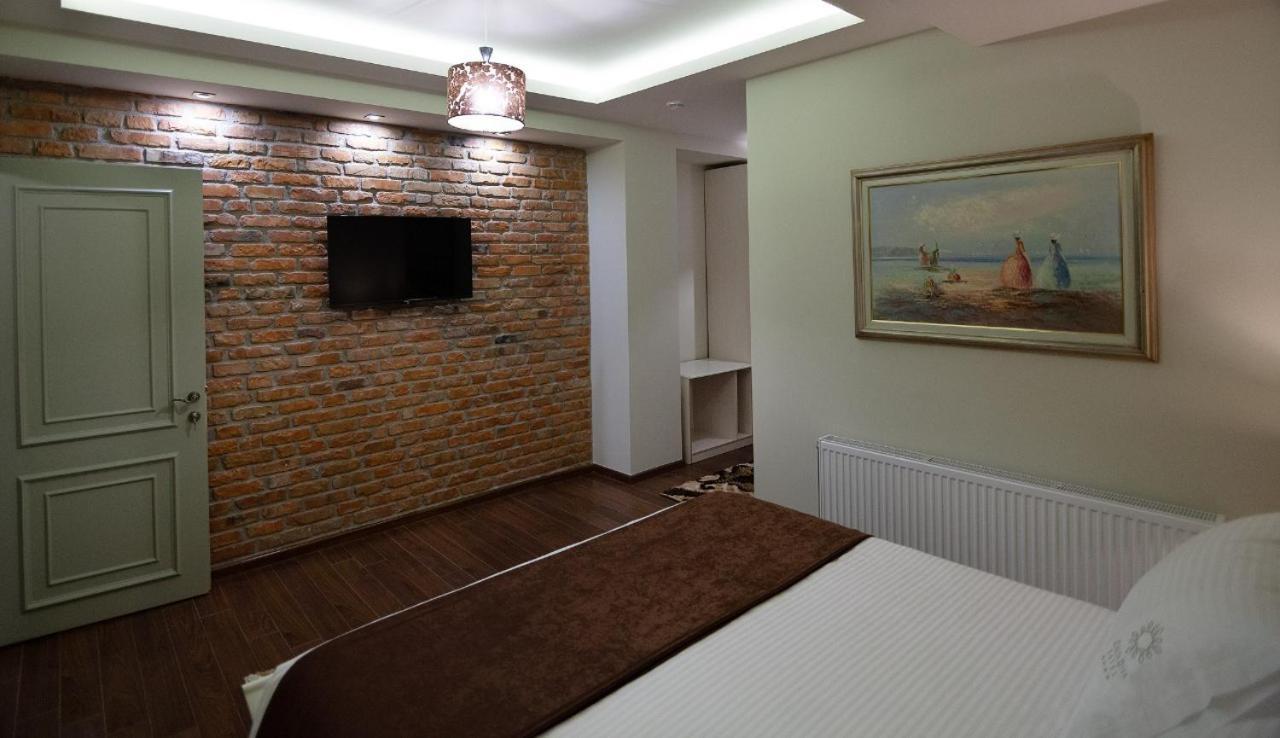 Casta Diva Hotel Korce Extérieur photo