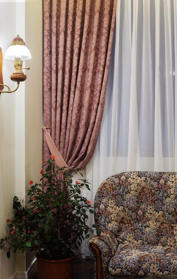 Casta Diva Hotel Korce Extérieur photo