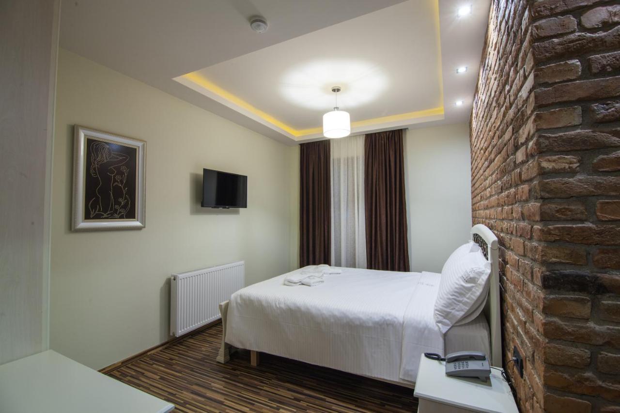 Casta Diva Hotel Korce Extérieur photo